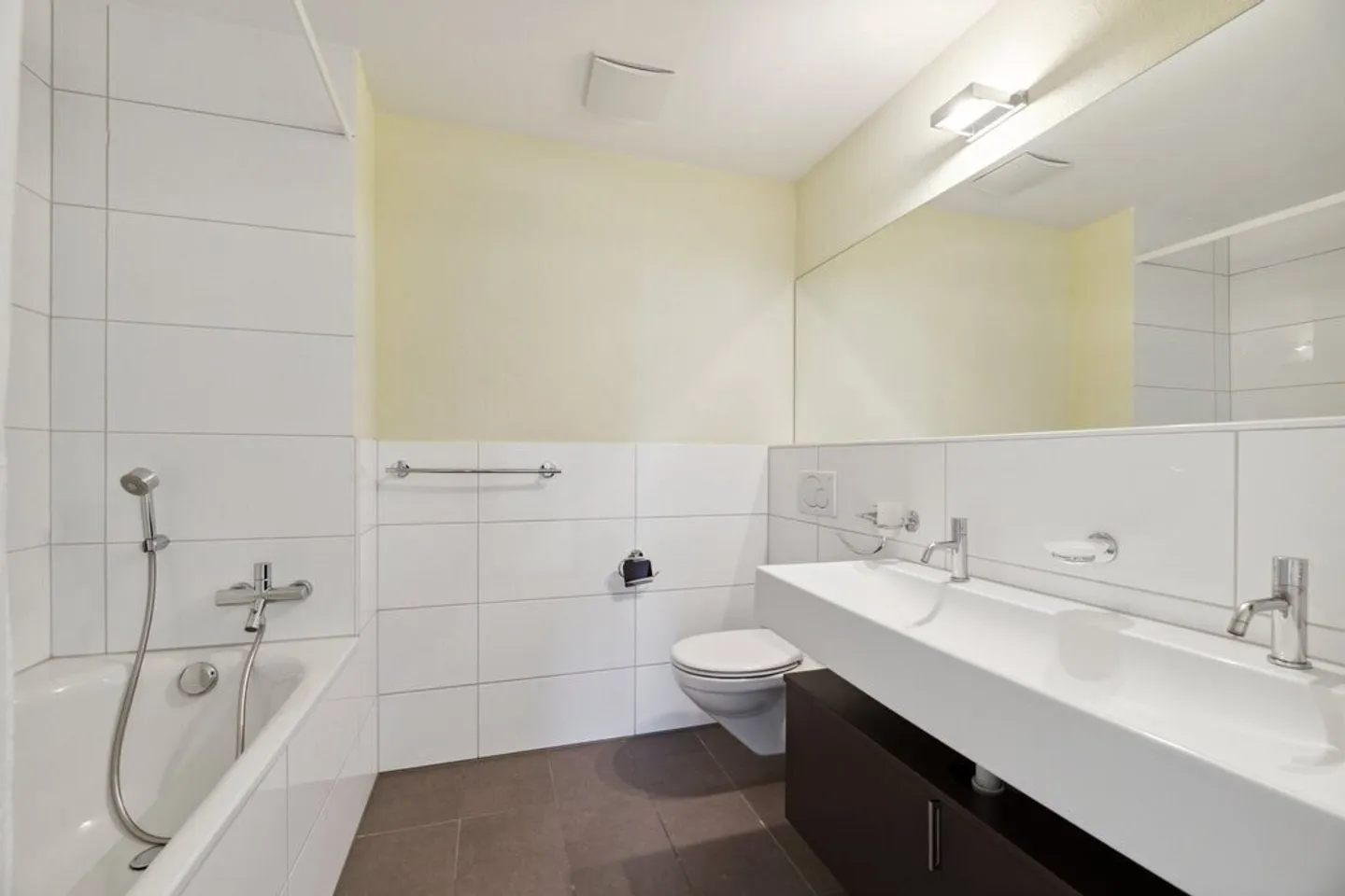 Maison avec Confort Familial : Vivre sur Deux Niveaux - Photo 7 sur 9