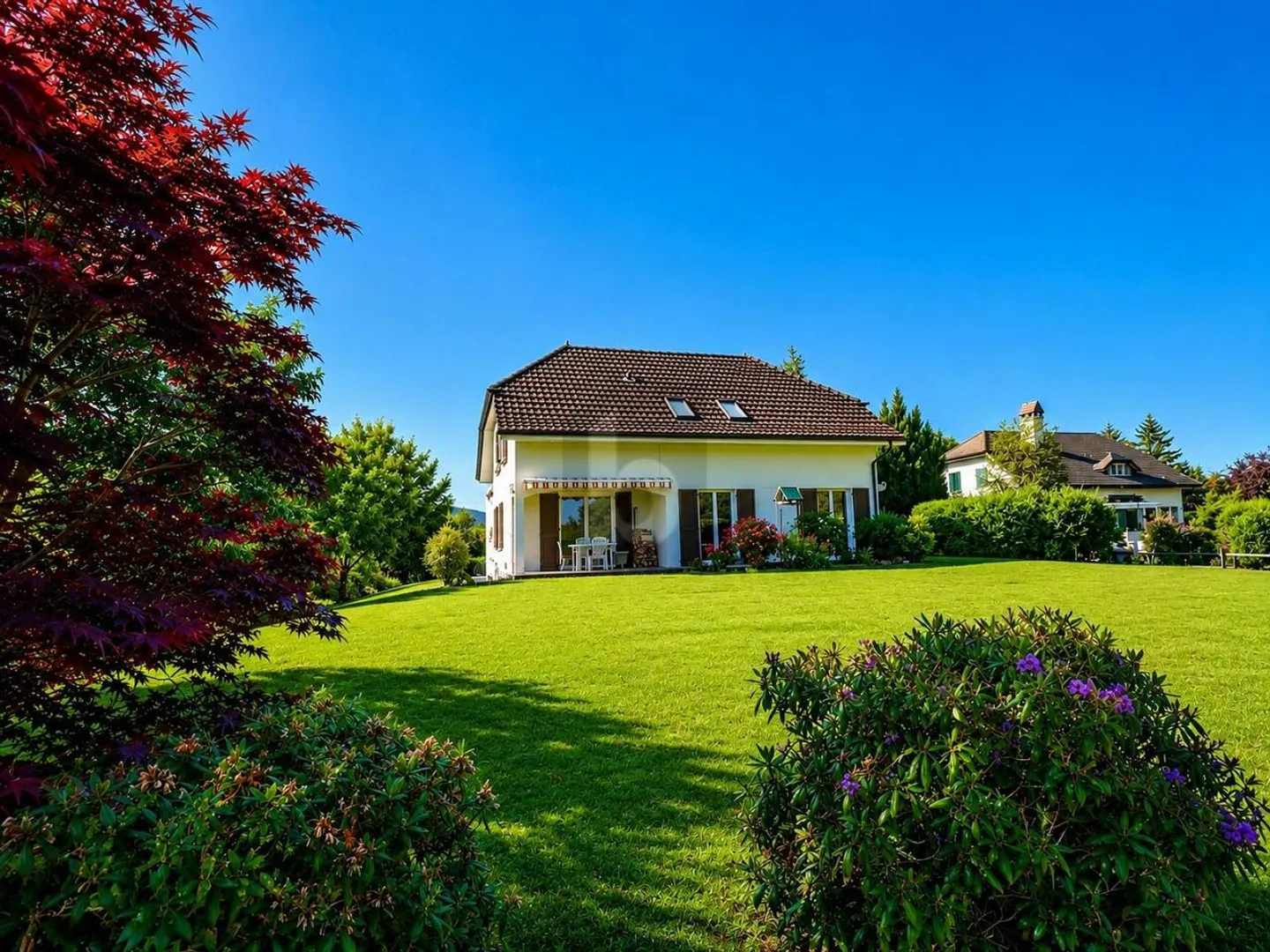 PRÄCHTIG, GERÄUMIG UND HELL MIT GROSSEN GARTEN - Foto 1 von 6
