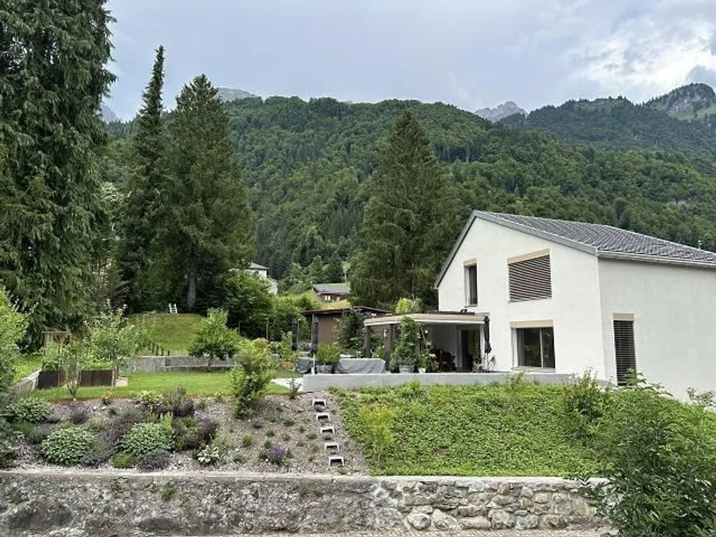 «7-Zimmer-Einfamilienhaus an sehr ruhiger, sonniger Aussichtslage mit kleinem Garten» - Foto 34 von 37