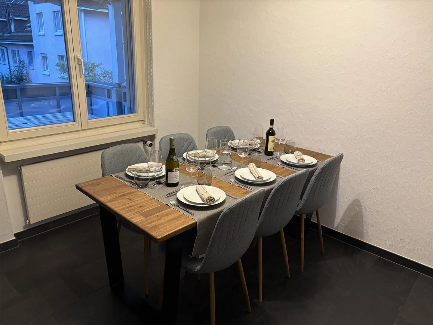 Appartamento arredato di 3,5 stanze in una posizione tranquilla a Schwerzenbach - Foto 3 di 11