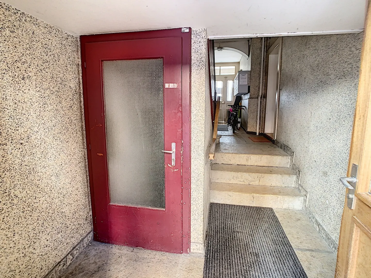 Mietgebäude - Foto 2 von 9