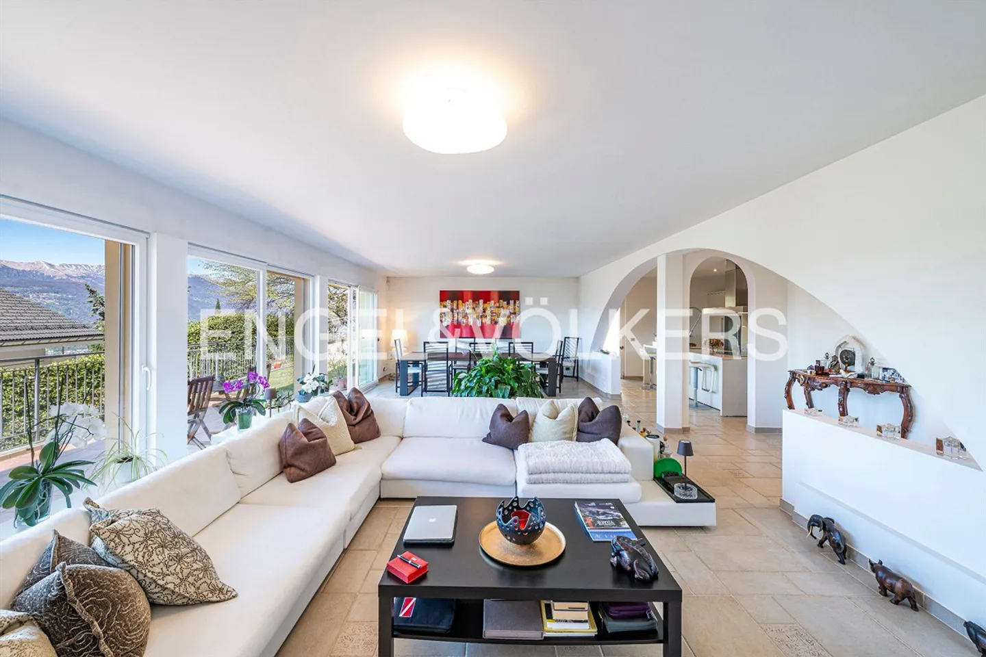 Villa avec vue dégagée dans un quartier résidentiel - Photo 2 sur 13