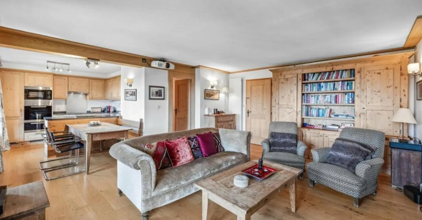 Le Granit: Renovated 4-Bedroom Apartment at the Domaine de la Résidence - Photo 5 of 12