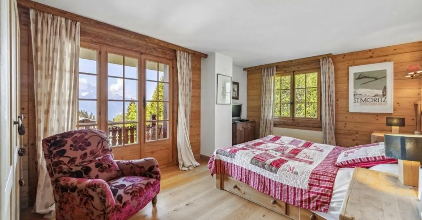 Le Granit: Renovated 4-Bedroom Apartment at the Domaine de la Résidence - Photo 6 of 12