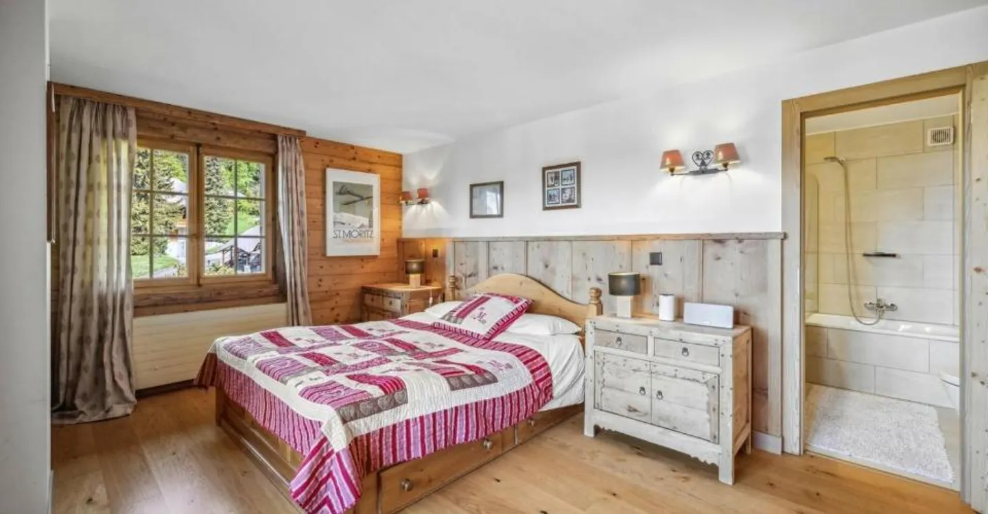 Le Granit: Renovated 4-Bedroom Apartment at the Domaine de la Résidence - Photo 8 of 12