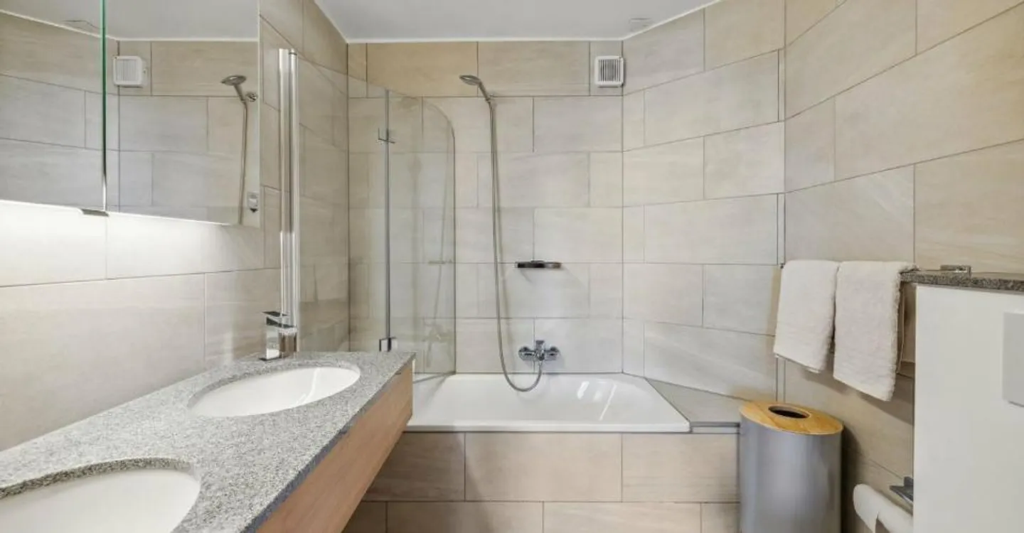 Le Granit: Renovated 4-Bedroom Apartment at the Domaine de la Résidence - Photo 11 of 12