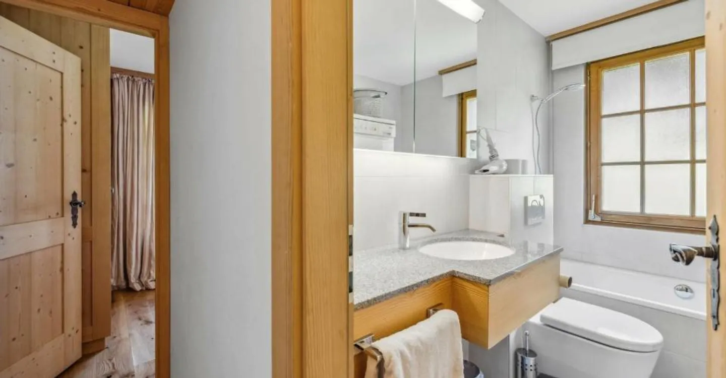 Le Granit: Renovated 4-Bedroom Apartment at the Domaine de la Résidence - Photo 12 of 12
