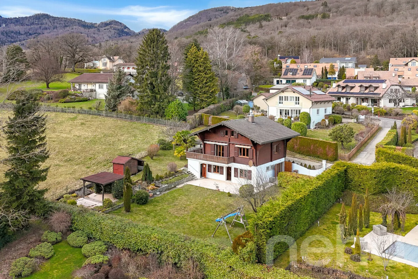 Eine seltene Gelegenheit: geräumiges Chalet mit großem Potenzial in Genolier - Foto 1 von 12
