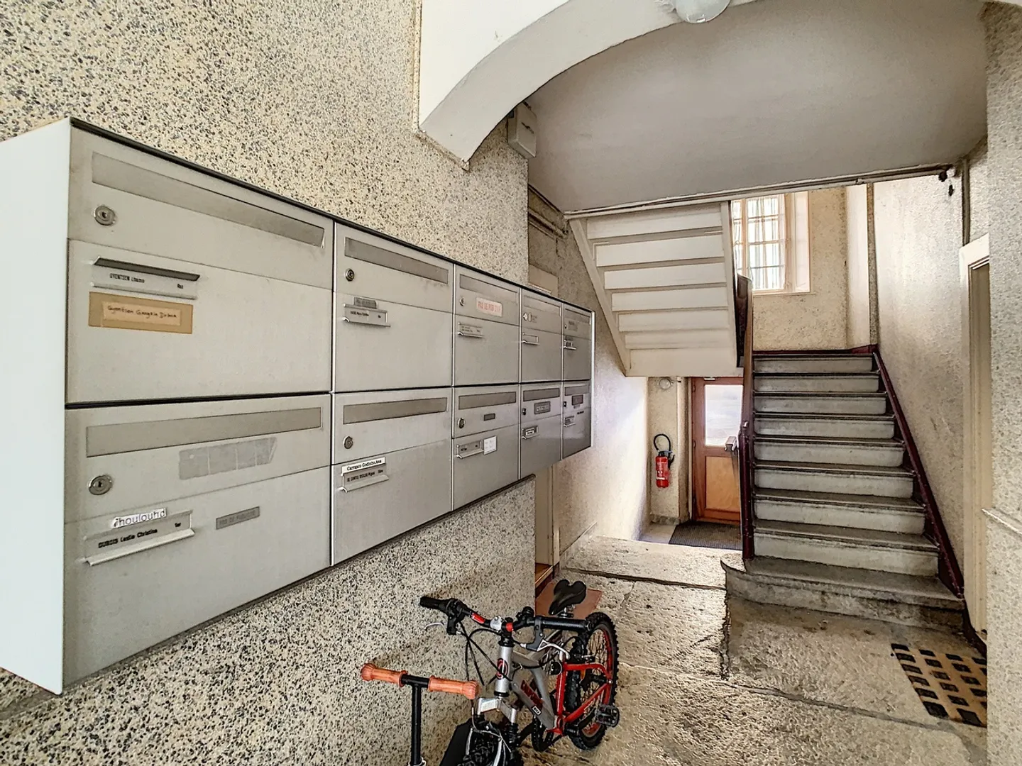 Mietgebäude - Foto 3 von 9