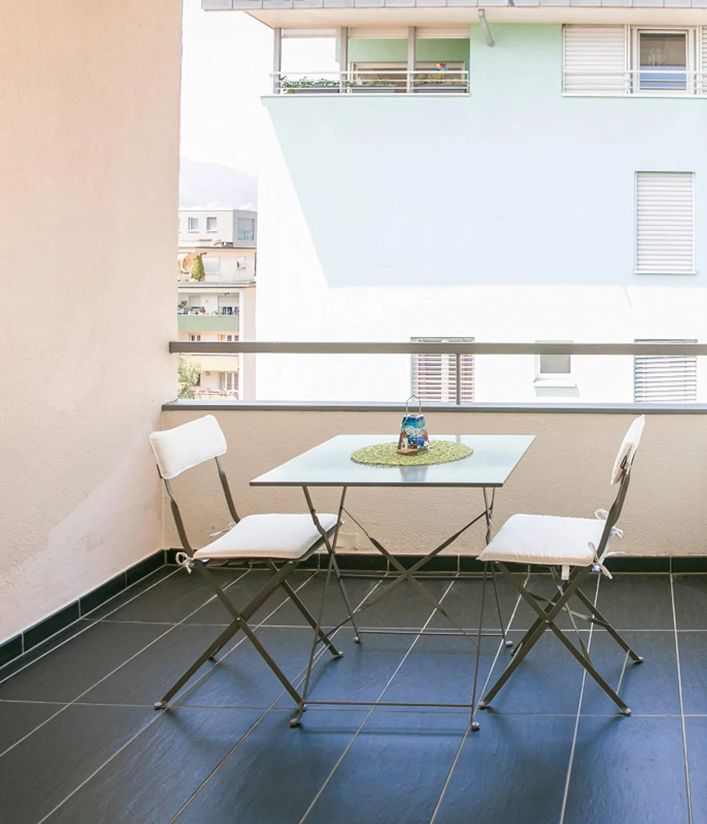 Furnished 2.5-room apartment Central location, quiet, sunny with lake view - Photo 5 of 17