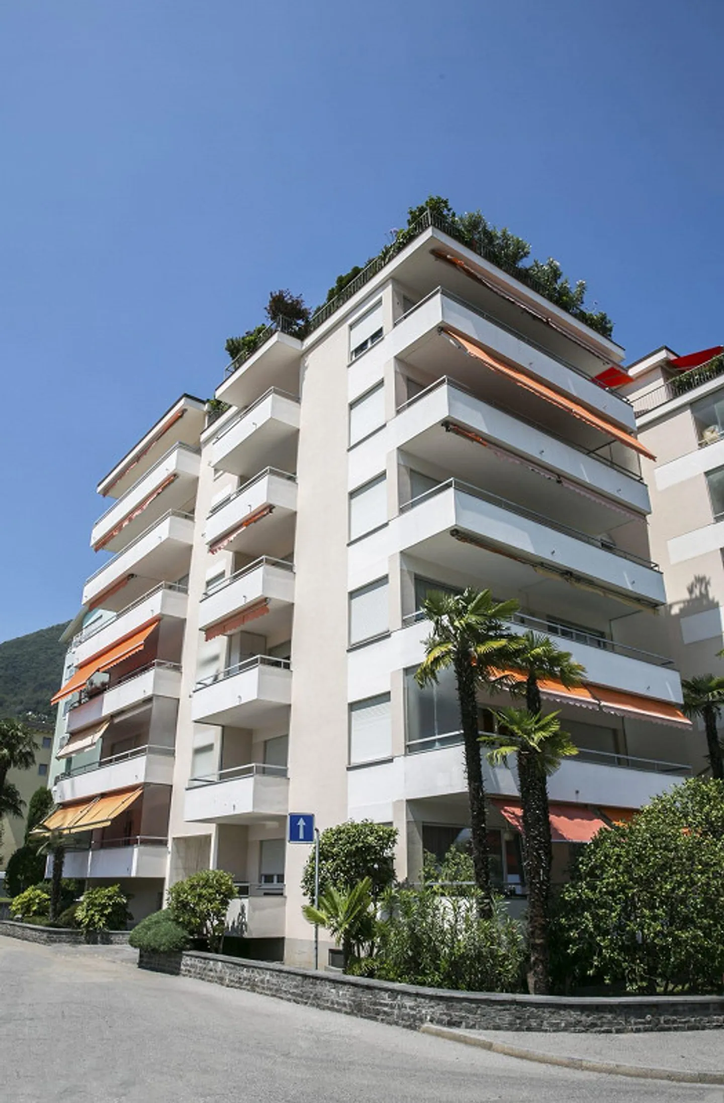 Furnished 2.5-room apartment Central location, quiet, sunny with lake view - Photo 8 of 17