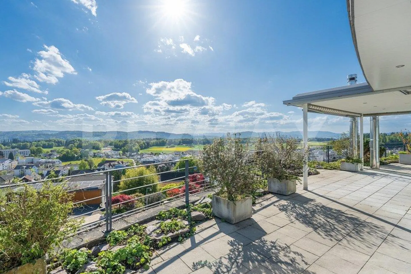 Above Blue Niederrohrdorf - 4.5-room penthouse apartment with 18... - Photo 1 of 10