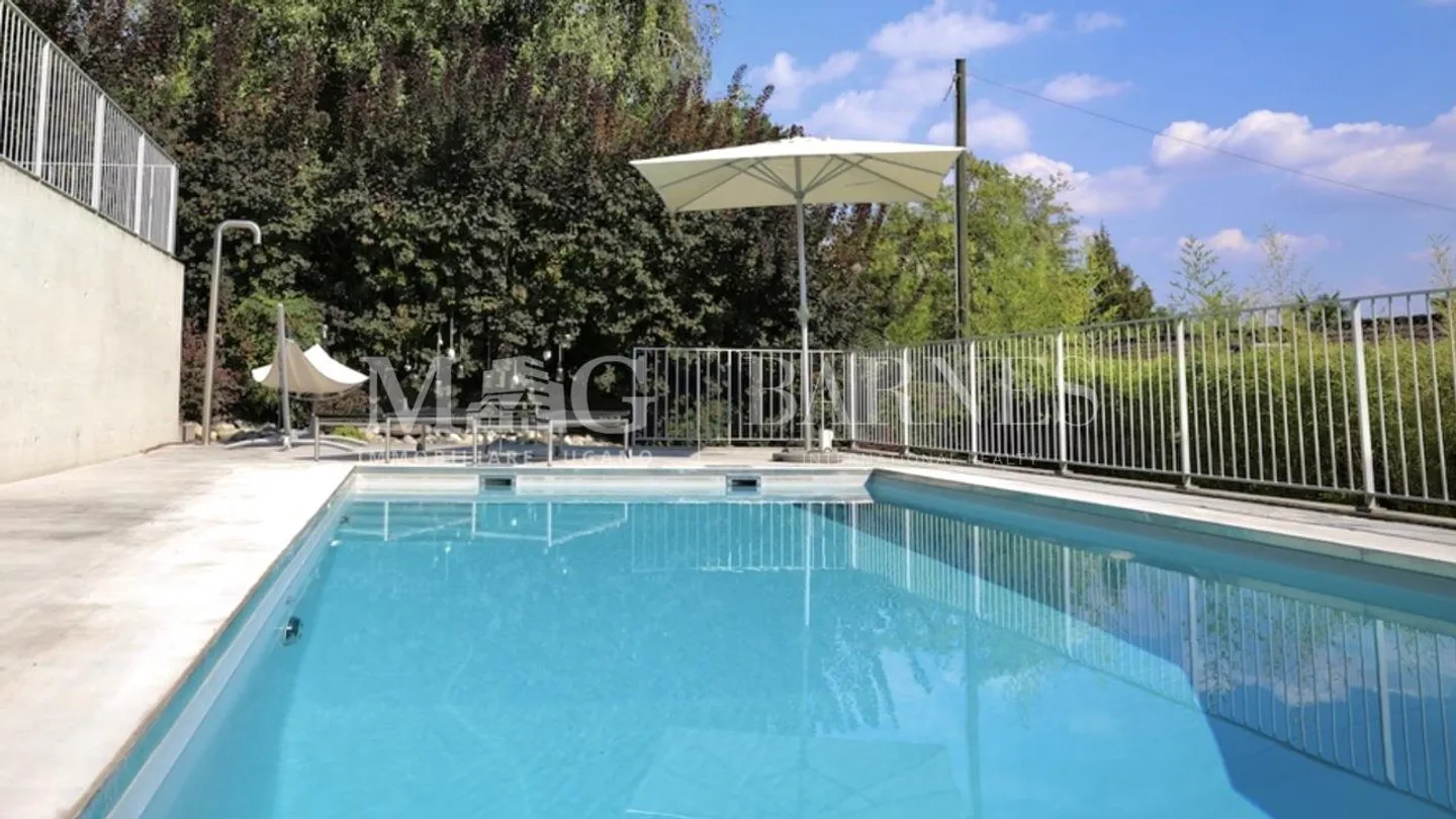 Villa moderna con piscina a Stabio - Foto 1 di 12