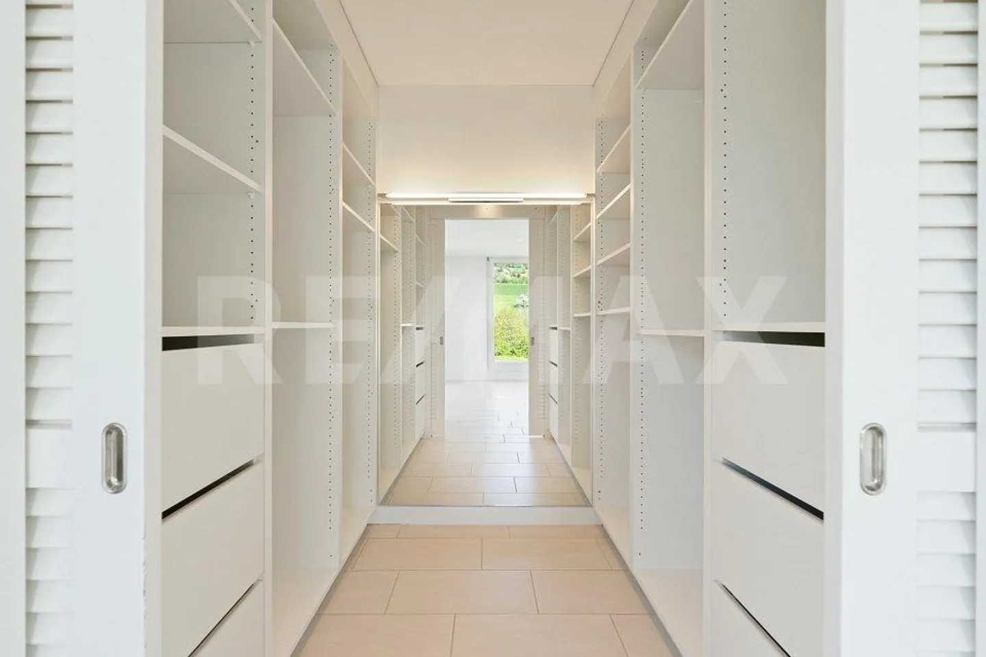 Above Blue Niederrohrdorf - 4.5-room penthouse apartment with 18... - Photo 4 of 10
