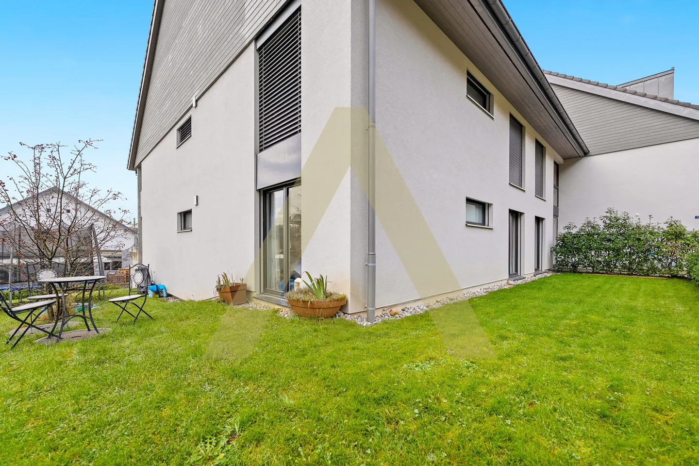 Appartamento moderno, conviviale e familiare con balcone e giardino - Foto 9 di 11