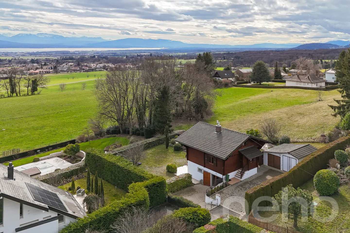 Eine seltene Gelegenheit: geräumiges Chalet mit großem Potenzial in Genolier - Foto 11 von 12