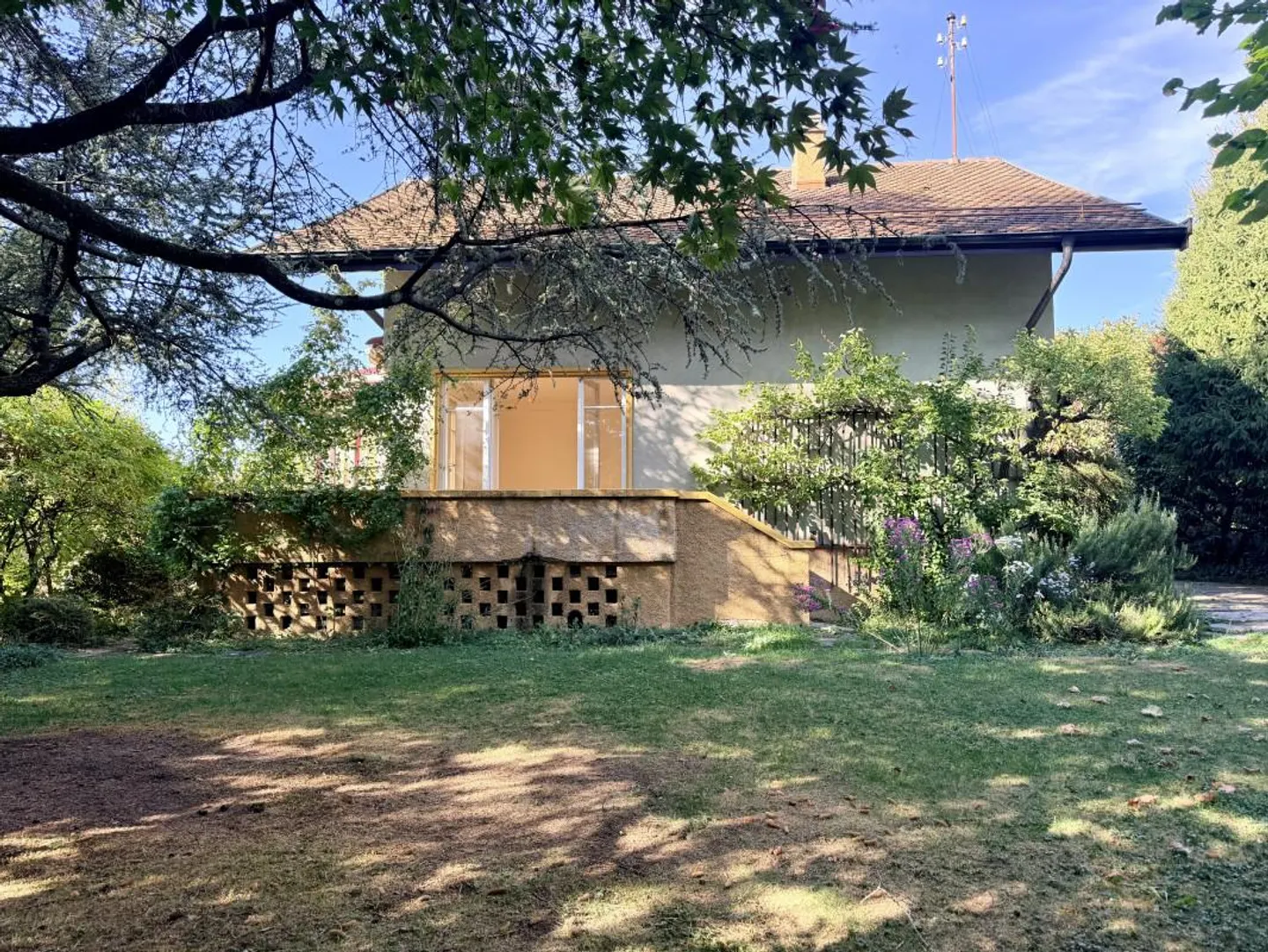 Charming Villa in Chailly - Photo 1 of 10
