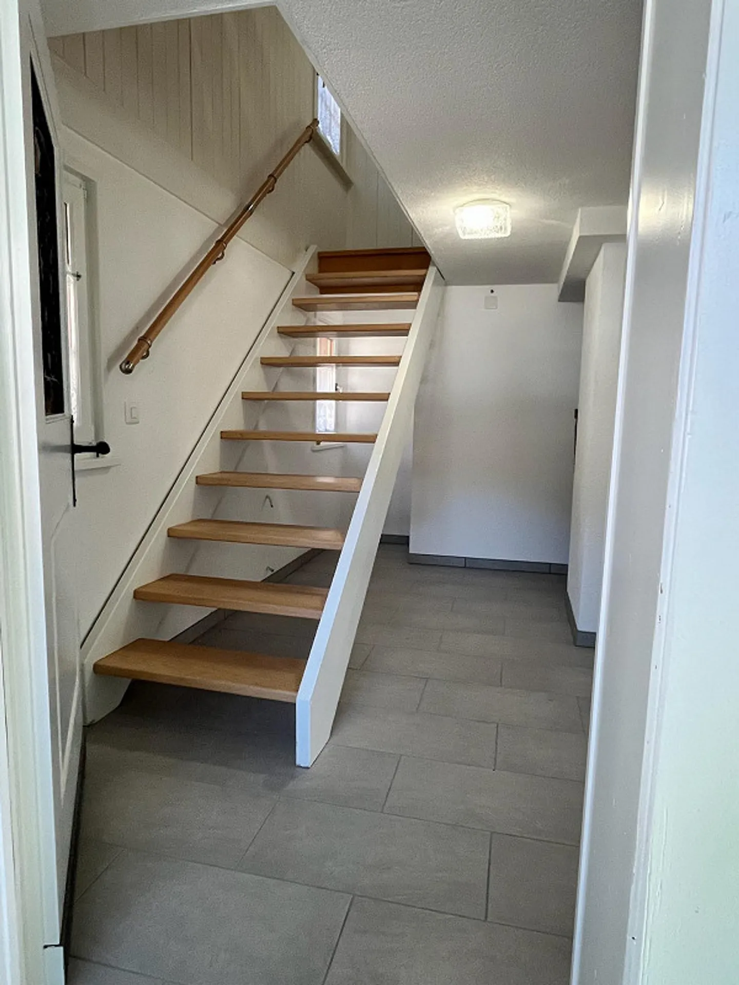 Charming 4.5-Room House with Tiled Stove & Modern Amenities - Photo 3 of 18