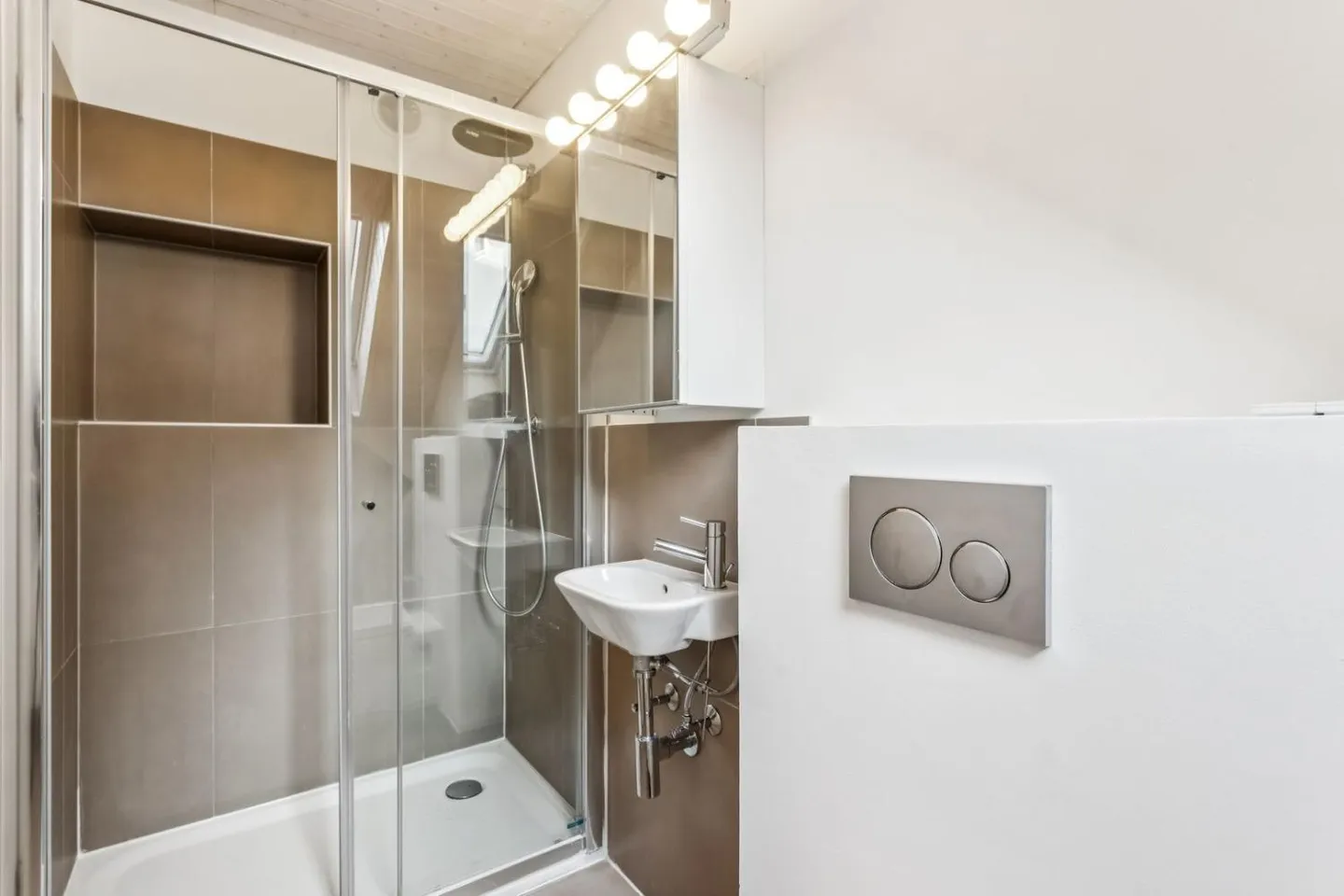 Reihenhaus mit 5,5 Zimmern - Foto 9 von 13