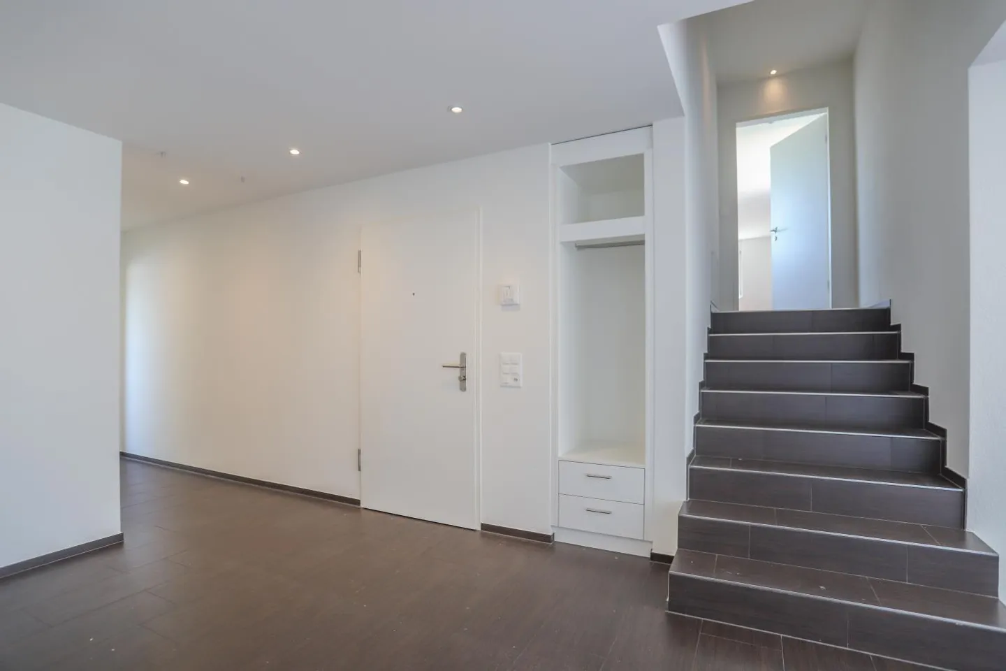 Residential Pearl with 2 Terraces in a Prime Location! - Photo 4 of 13