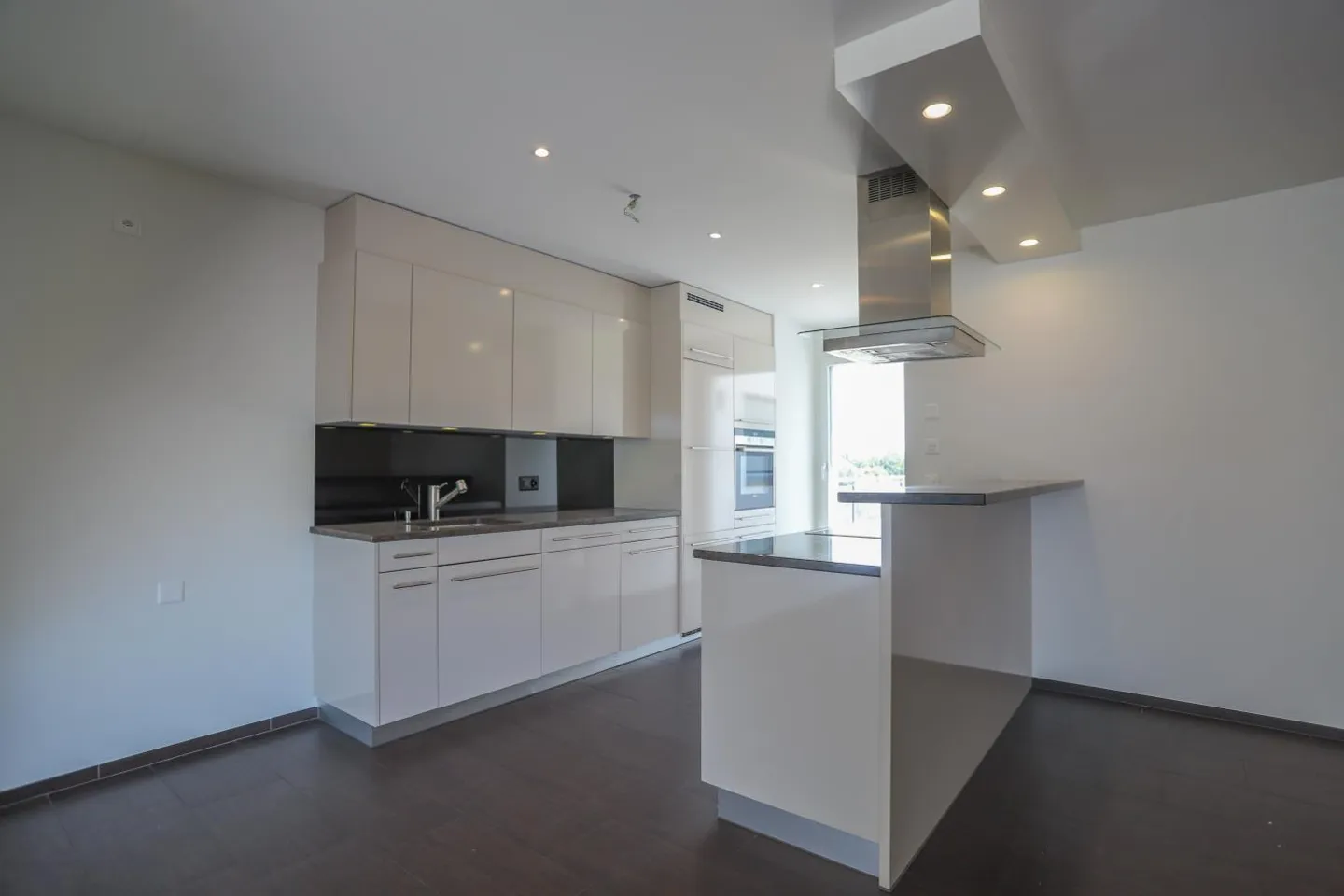 Residential Pearl with 2 Terraces in a Prime Location! - Photo 5 of 13