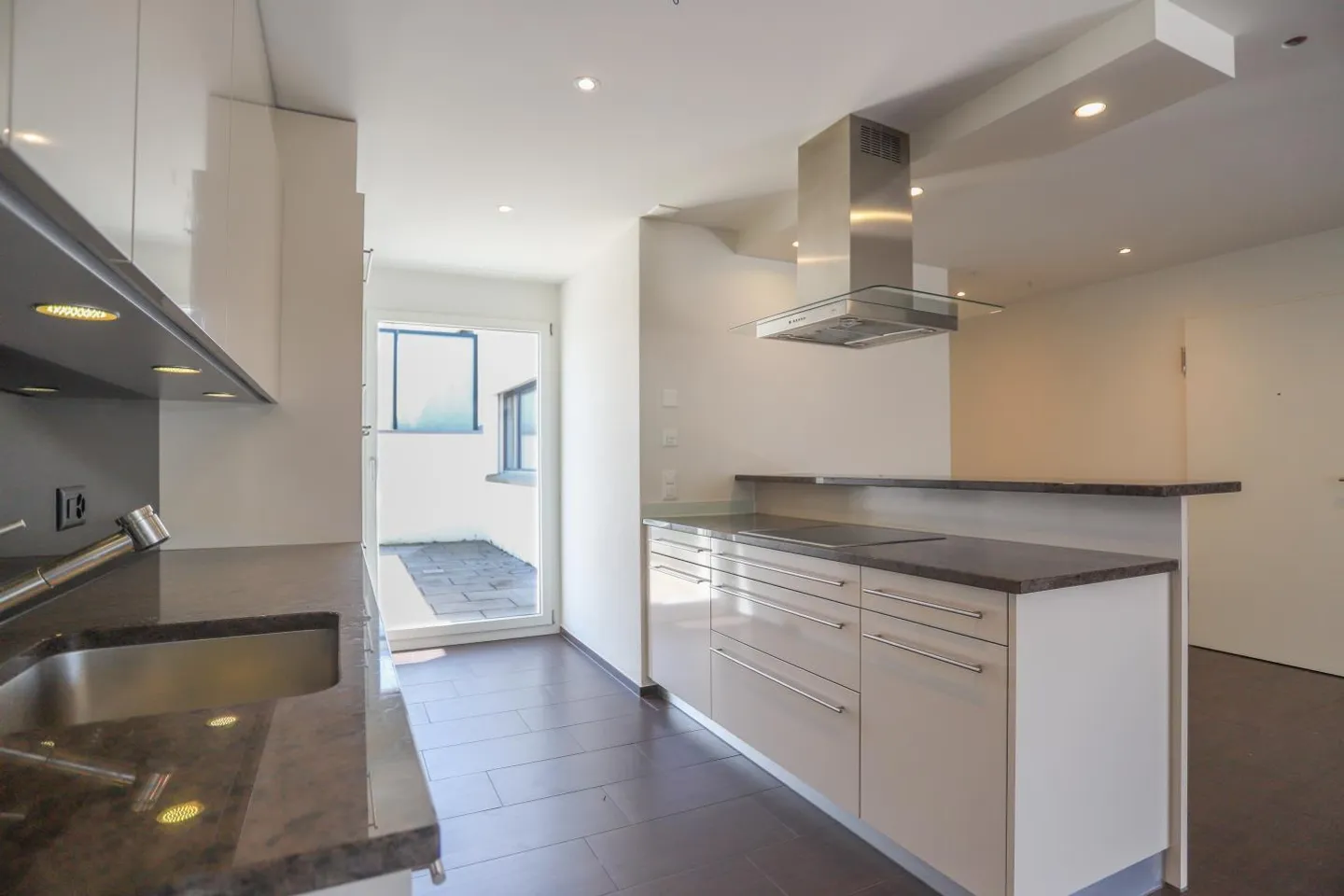 Residential Pearl with 2 Terraces in a Prime Location! - Photo 6 of 13