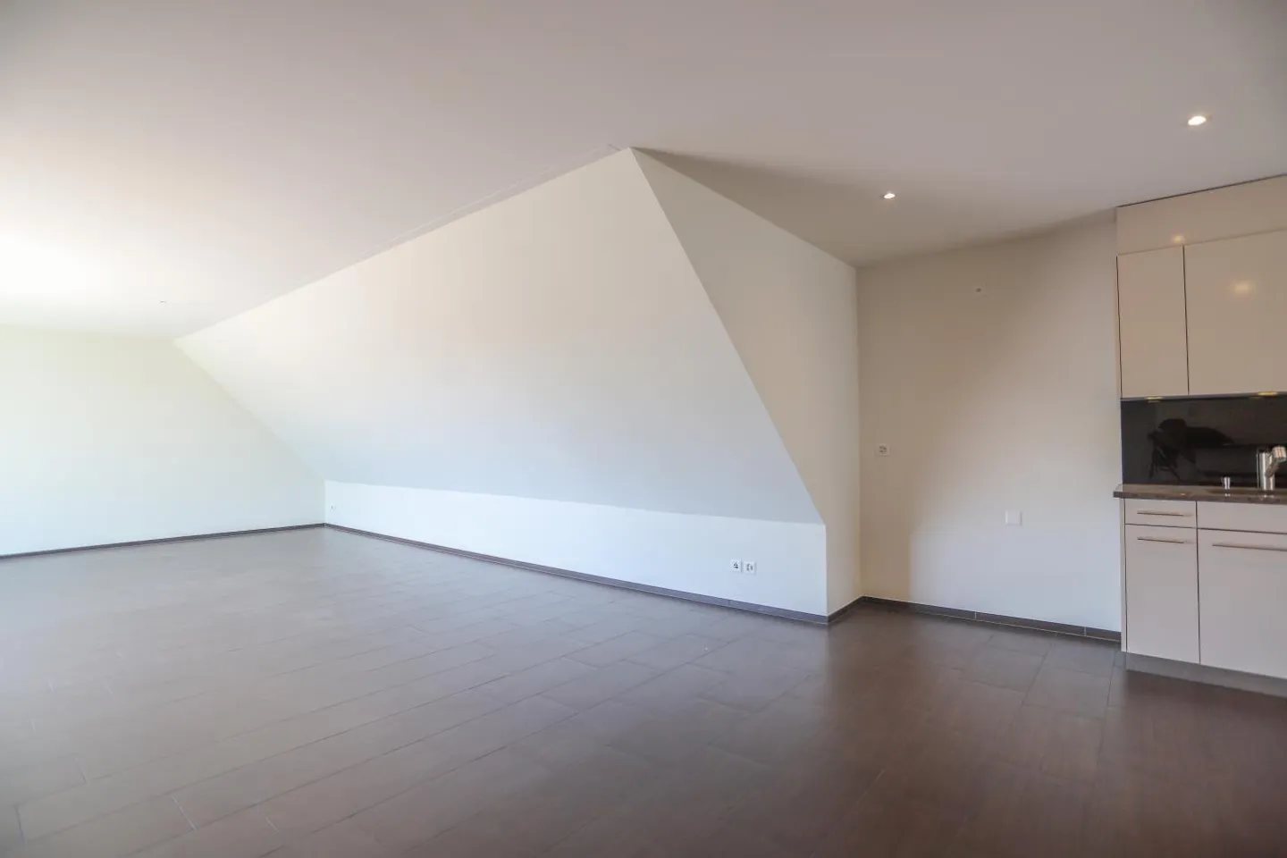 Residential Pearl with 2 Terraces in a Prime Location! - Photo 7 of 13
