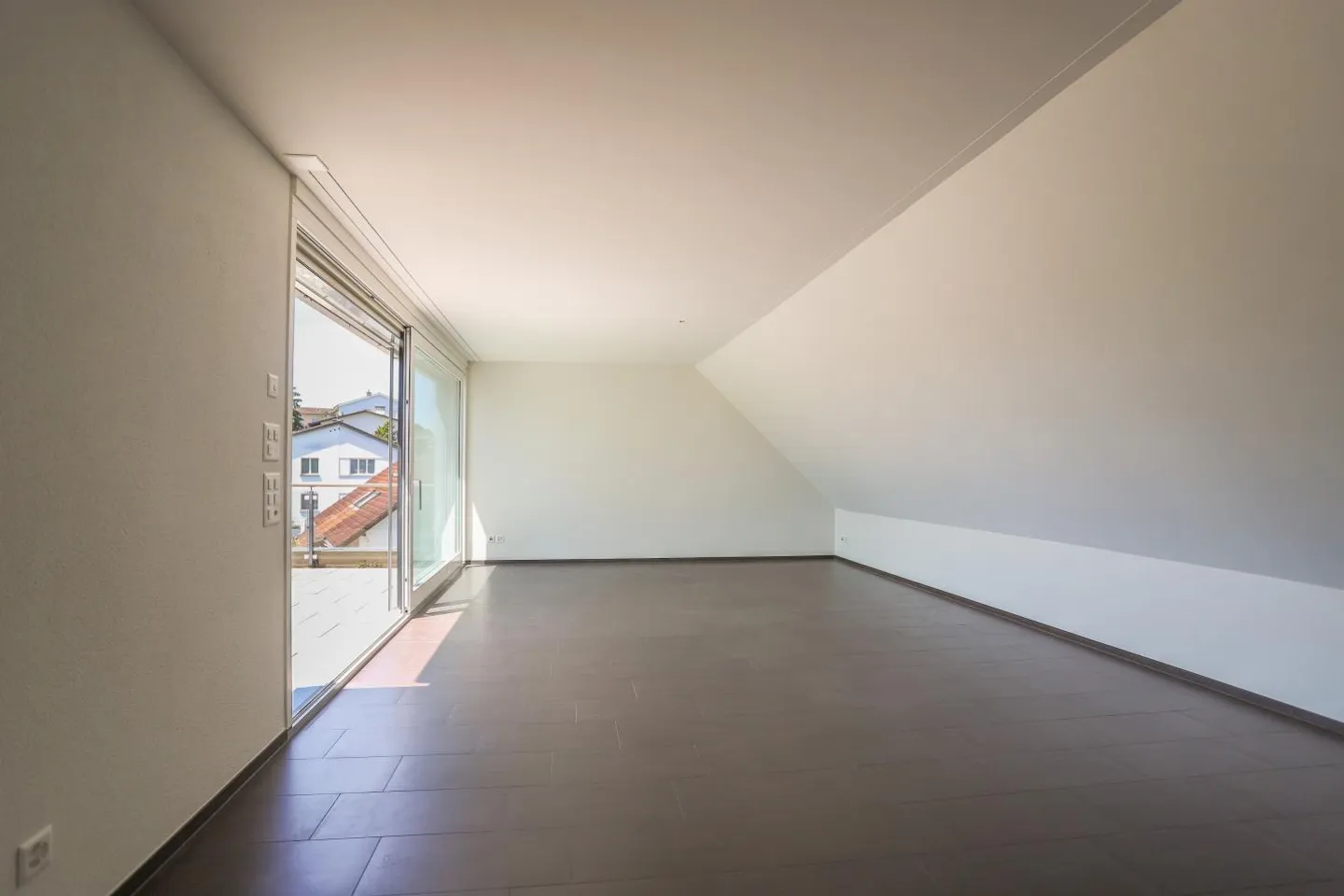 Residential Pearl with 2 Terraces in a Prime Location! - Photo 8 of 13