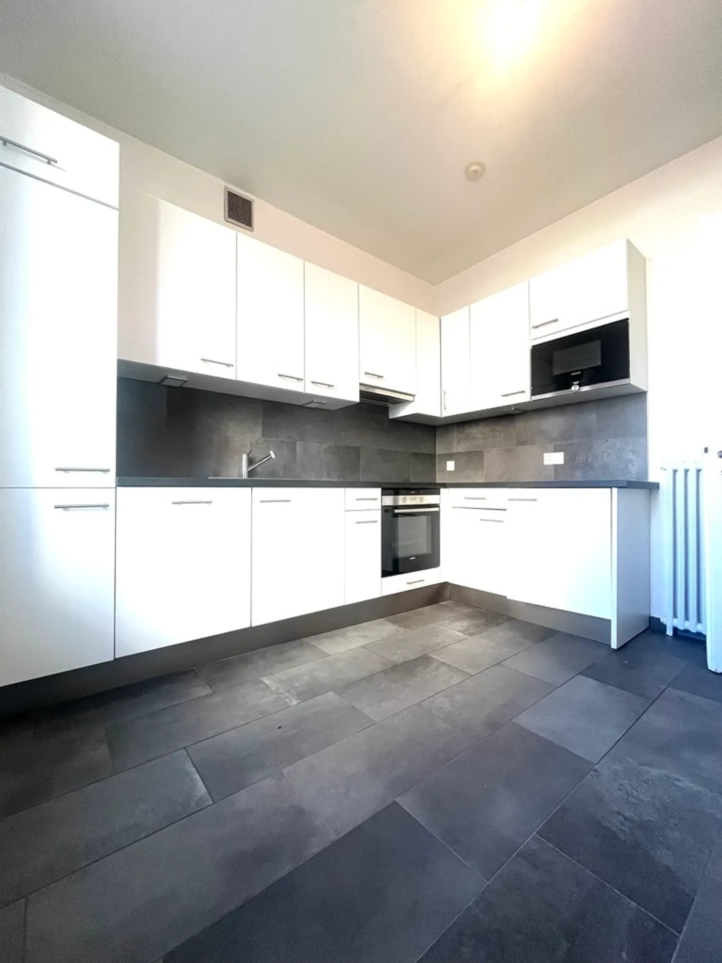 Appartement Charmant aux Eaux-Vives - Photo 2 sur 4