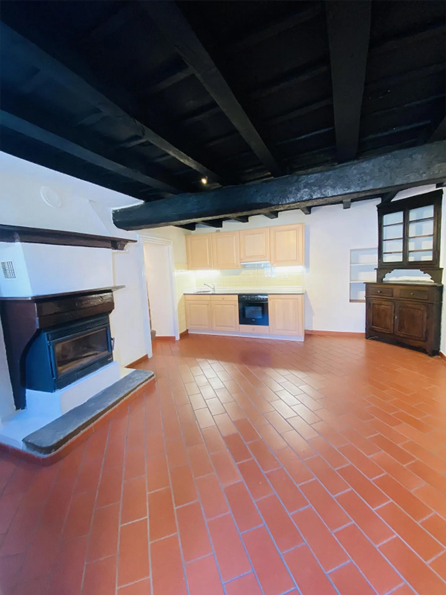 Spacious apartment in the splendid nucleus of Brè - Photo 2 of 12