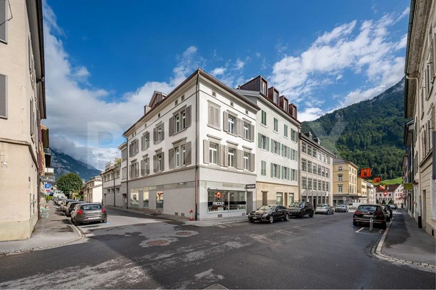 Interesting investment property in the city center - Photo 1 of 13