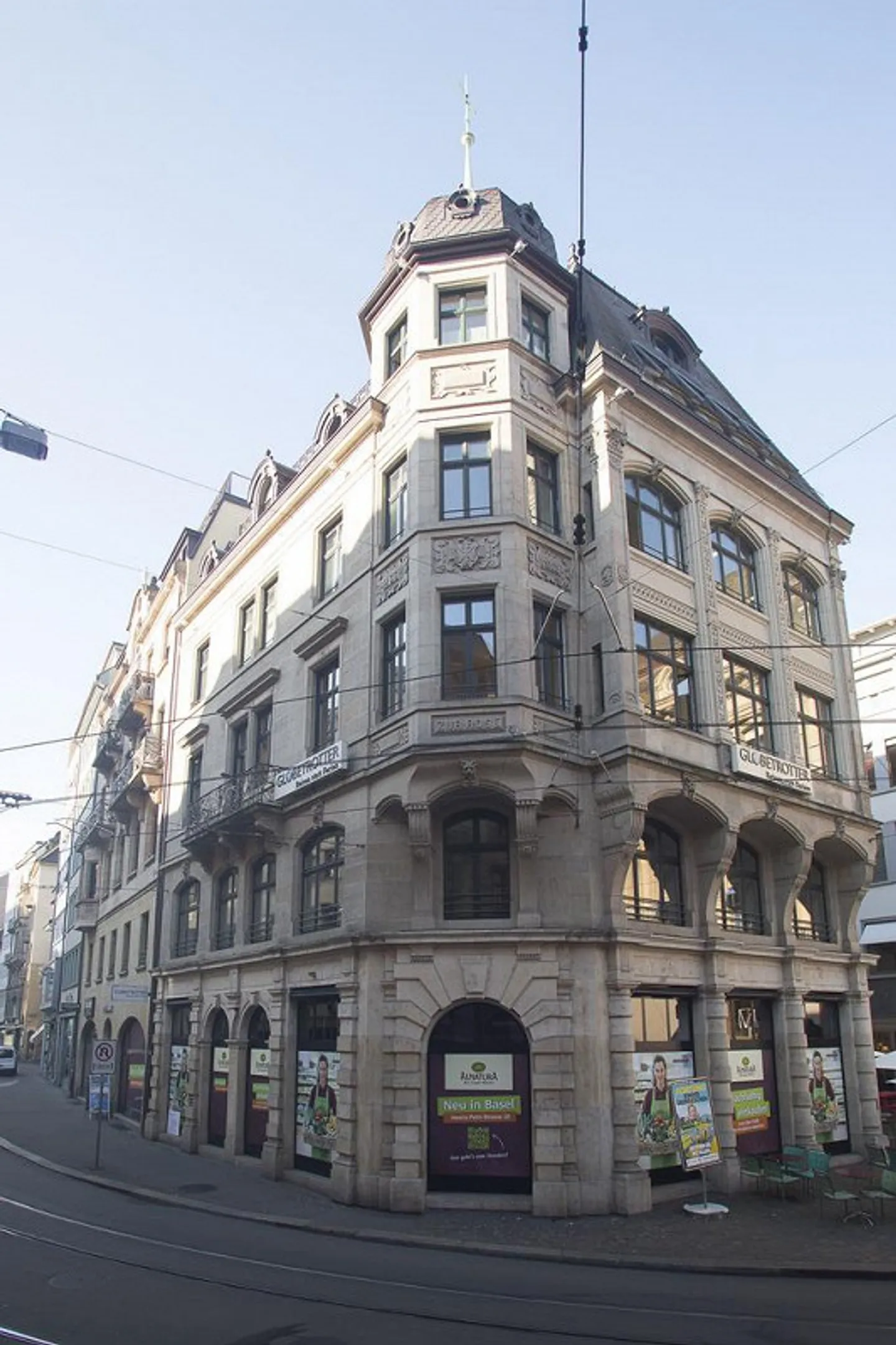 Spacious office premises in an attractive location - Photo 1 of 11