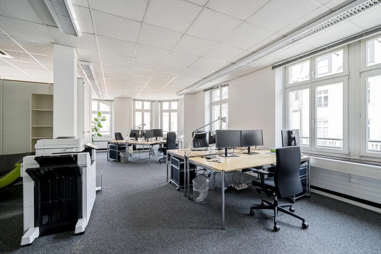 Spacious office premises in an attractive location - Photo 3 of 11