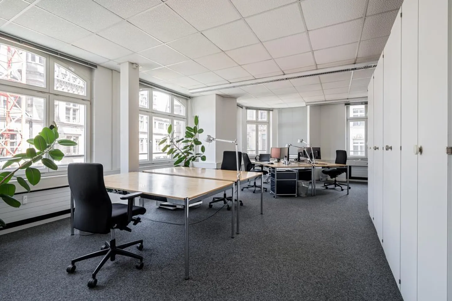 Spacious office premises in an attractive location - Photo 4 of 11