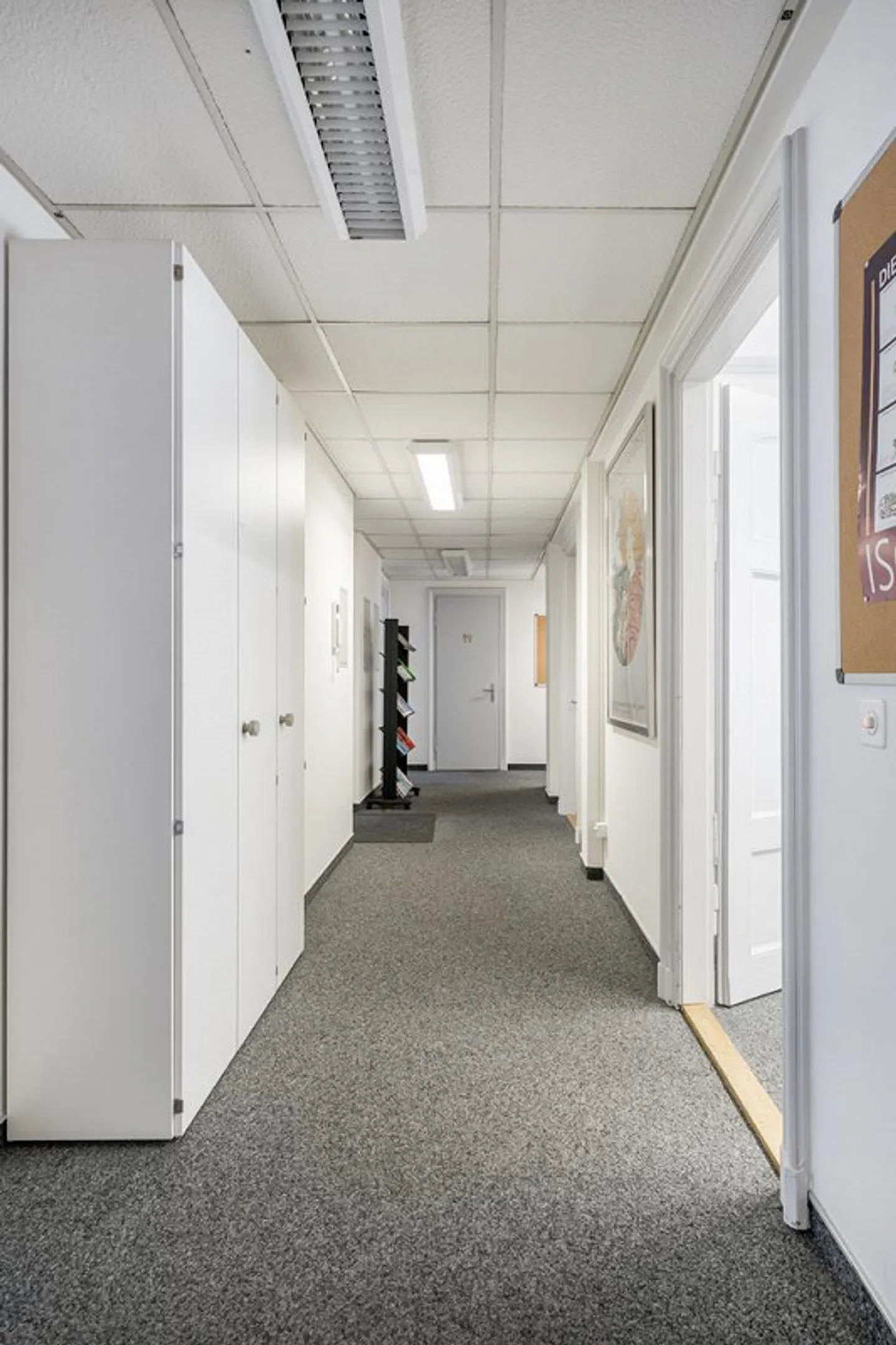 Spacious office premises in an attractive location - Photo 8 of 11