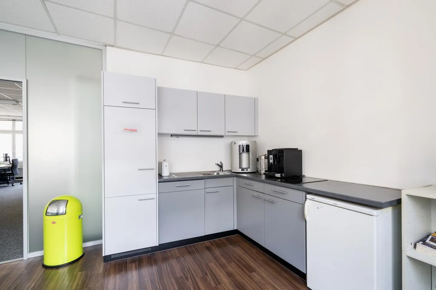 Spacious office premises in an attractive location - Photo 9 of 11