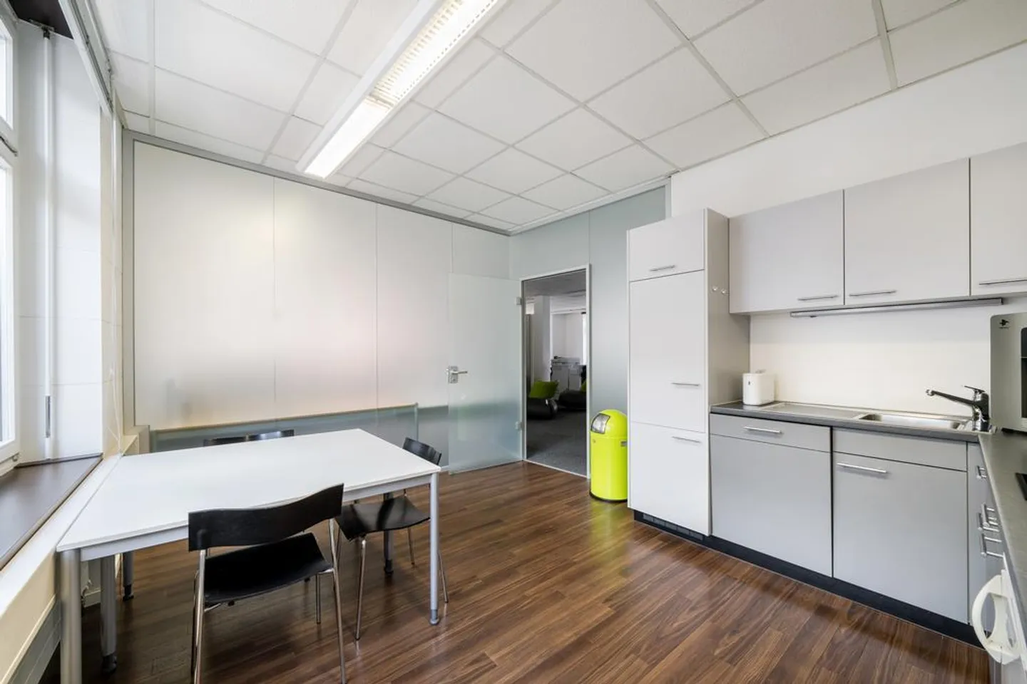 Spacious office premises in an attractive location - Photo 10 of 11