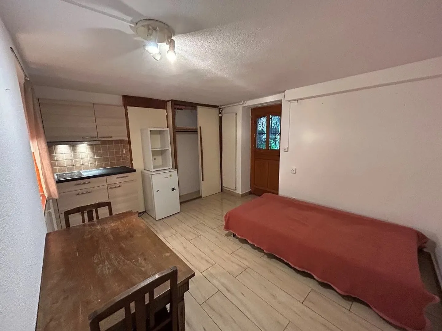 Studio arredato al piano terra - Foto 3 di 6