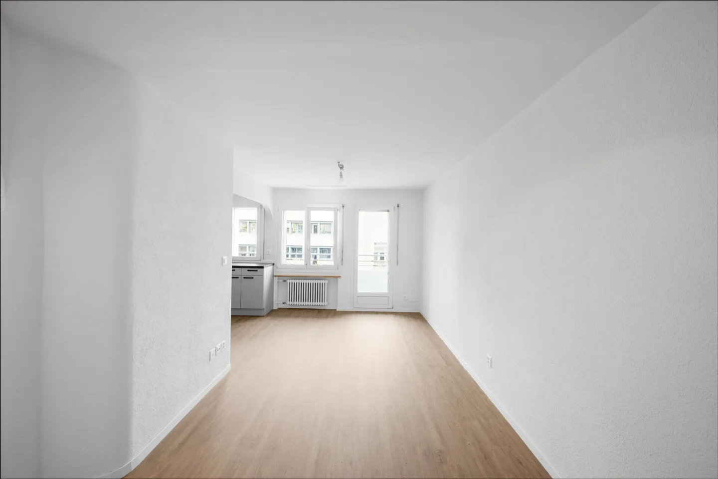 Wunderschöne 2,5 Zimmer komplett renoviert - Foto 3 von 6