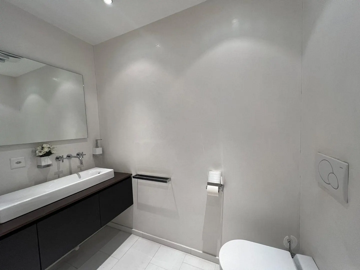 Space, design and comfort: duplex of over 160 m² in Chiasso - Photo 4 of 11