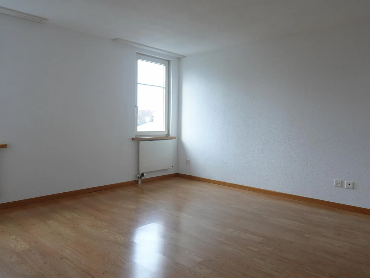 3-room apartment with charming wooden elements - 1 month's rent gift - Photo 3 of 4