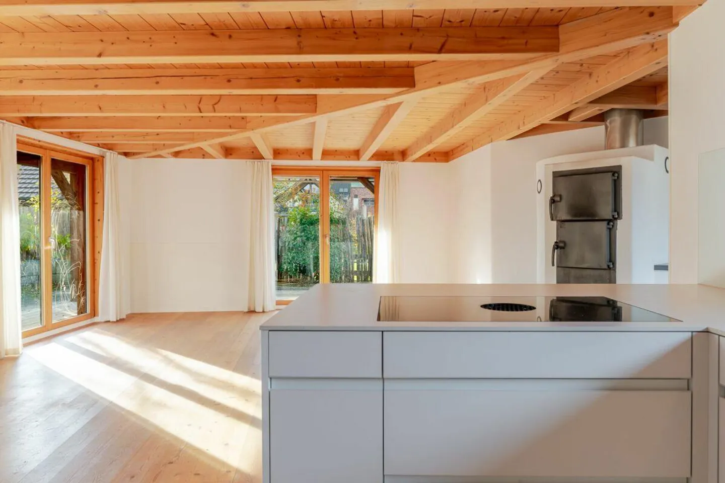 Cozy and Detached 4.5 Room Single Family Home in Bungalow Style - Photo 3 of 13