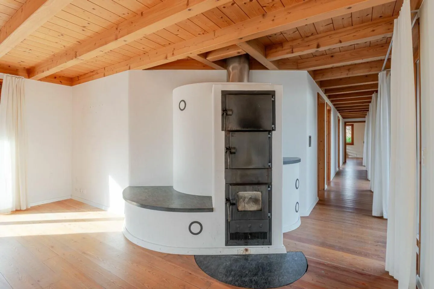 Cozy and Detached 4.5 Room Single Family Home in Bungalow Style - Photo 4 of 13