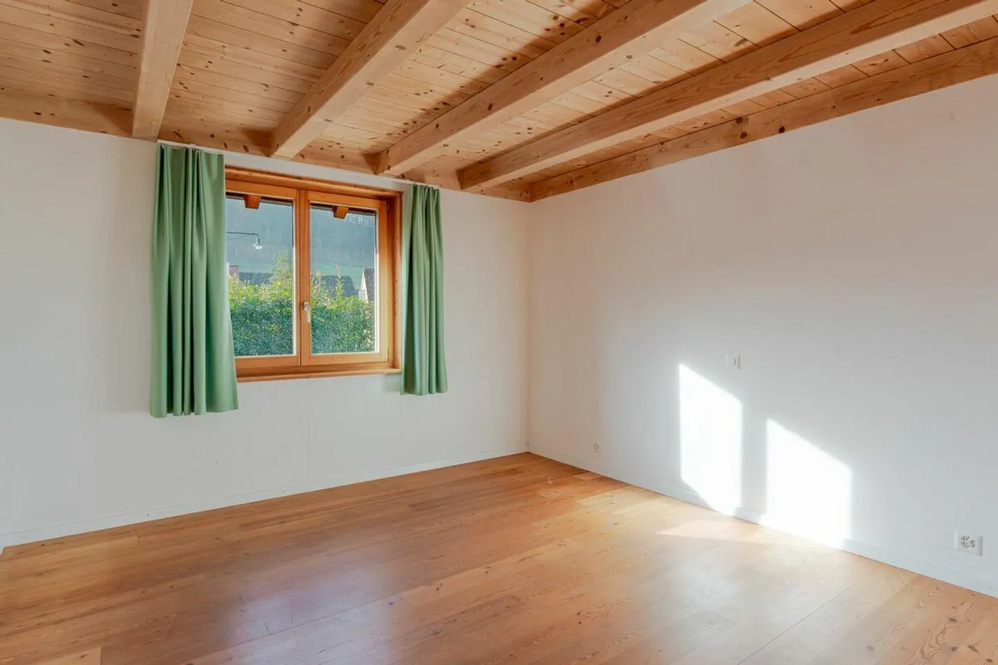 Cozy and Detached 4.5 Room Single Family Home in Bungalow Style - Photo 7 of 13