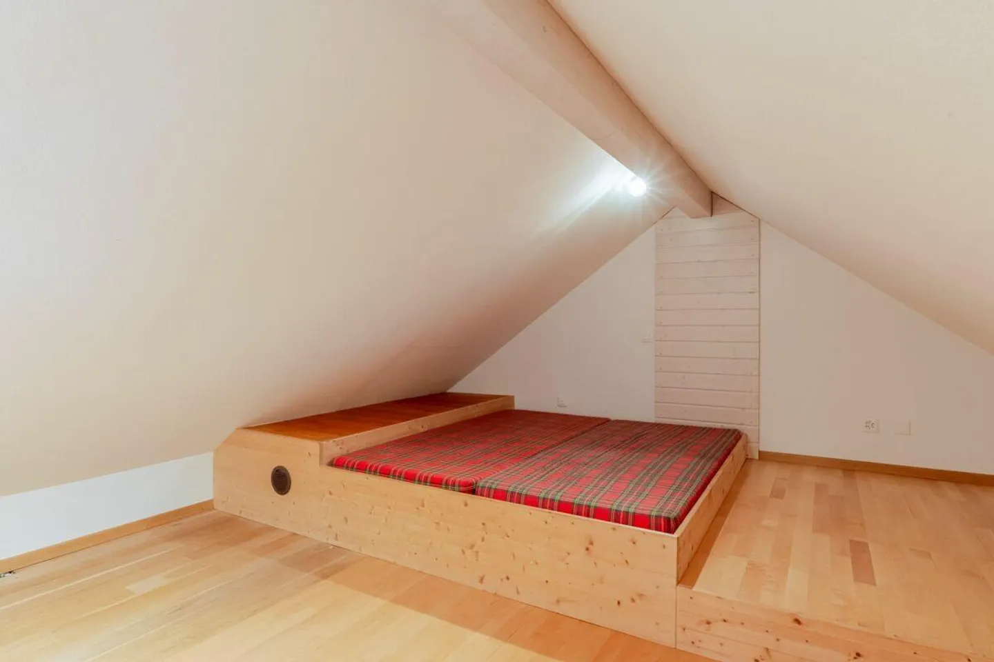 Cozy and Detached 4.5 Room Single Family Home in Bungalow Style - Photo 10 of 13