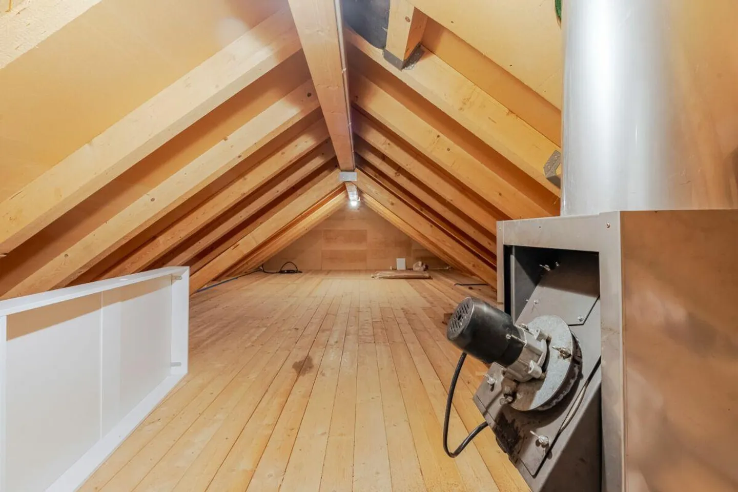 Cozy and Detached 4.5 Room Single Family Home in Bungalow Style - Photo 11 of 13