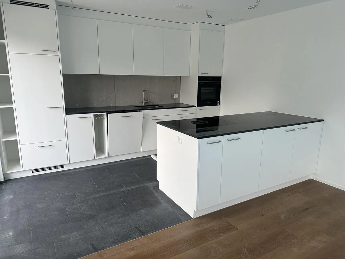 Moderne Wohnung mit grossem Aussenbereich - Foto 1 von 4