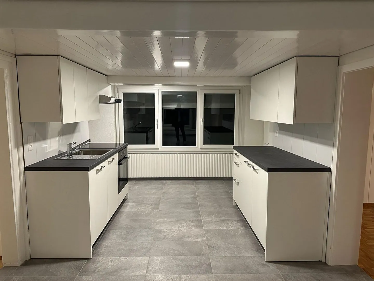 Appartamento spazioso e ristrutturato di 4,5 locali al 1° piano - Foto 6 di 24