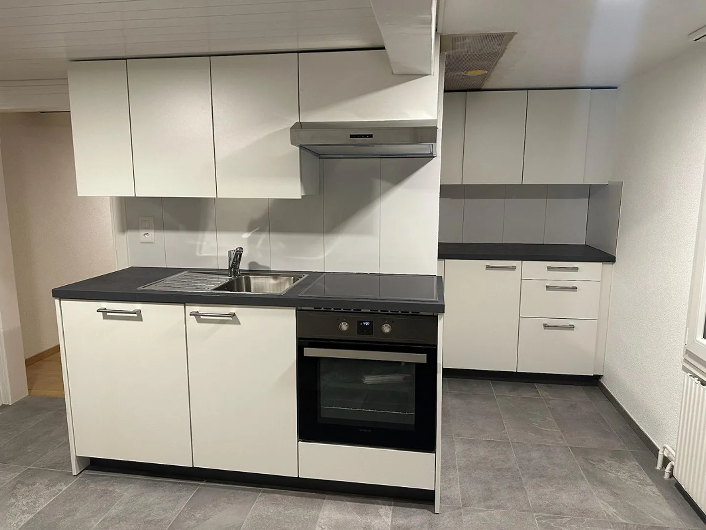 Appartamento spazioso e ristrutturato di 4,5 locali al 1° piano - Foto 8 di 24