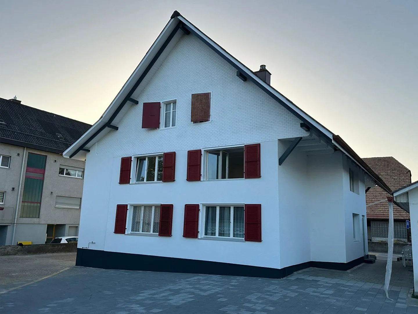 Appartamento spazioso e ristrutturato di 4,5 locali al 1° piano - Foto 4 di 24